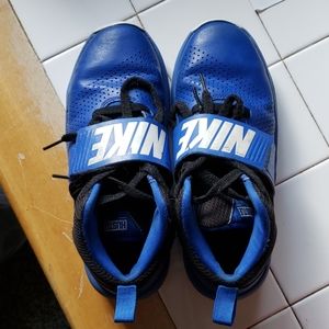 Boys/Youth 5.5 Blue/Black Nike Team Hustle w/ velc
